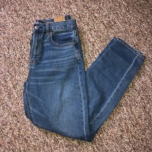 American Eagle MOM JEANS size 4